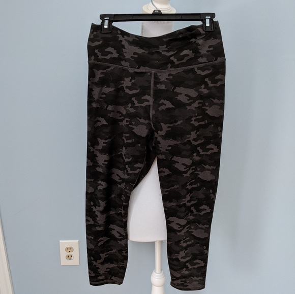 Fabletics Cropped - Picture 2 of 7